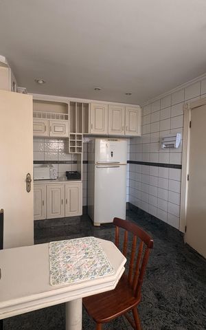 Apartamento à venda com 250m², 4 quartos e 2 vagas Apartamento à venda com 250m², 4 quartos e 2 vagasCozinha