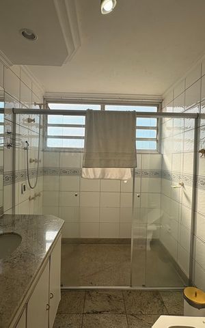 Apartamento à venda com 250m², 4 quartos e 2 vagas Apartamento à venda com 250m², 4 quartos e 2 vagasBanheiro da Suíte 2