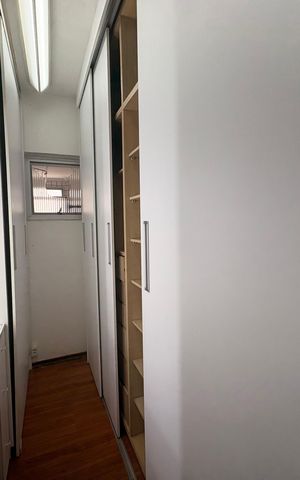Apartamento à venda com 250m², 4 quartos e 2 vagas Apartamento à venda com 250m², 4 quartos e 2 vagasCloset da suíte 2