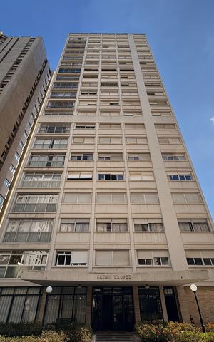 Apartamento à venda com 250m², 4 quartos e 2 vagas Apartamento à venda com 250m², 4 quartos e 2 vagasFachada