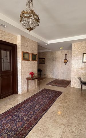 Apartamento à venda com 250m², 4 quartos e 2 vagas Apartamento à venda com 250m², 4 quartos e 2 vagasHall de entrada