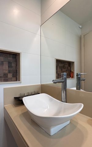 Apartamento à venda com 83m², 2 quartos e 2 vagasSuíte 2 - Banheiro