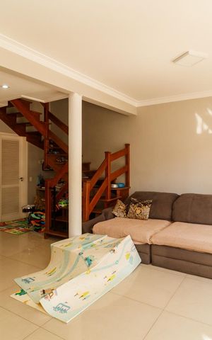 Casa de condomínio à venda com 130m², 3 quartos e 2 vagas Casa de condomínio à venda com 130m², 3 quartos e 2 vagasSala