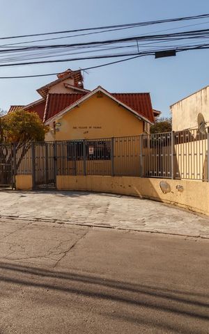 Casa de condomínio à venda com 130m², 3 quartos e 2 vagas Casa de condomínio à venda com 130m², 3 quartos e 2 vagasFachada do condomínio