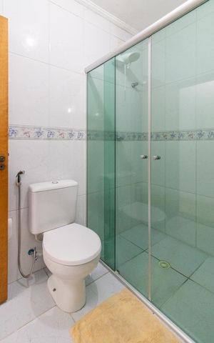 Casa à venda com 164m², 3 quartos e 4 vagasBanheiro da Suíte 01