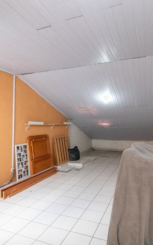 Casa à venda com 164m², 3 quartos e 4 vagasSótão