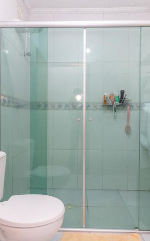 Casa à venda com 164m², 3 quartos e 4 vagasBanheiro da Suíte 01