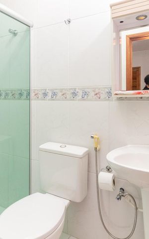 Casa à venda com 164m², 3 quartos e 4 vagasBanheiro da Suíte 02