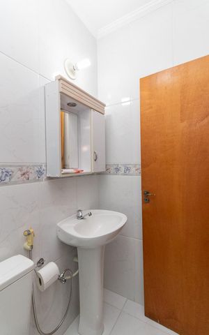 Casa à venda com 164m², 3 quartos e 4 vagasBanheiro da Suíte 02