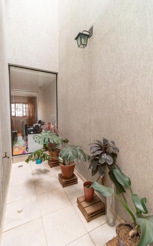Casa à venda com 164m², 3 quartos e 4 vagasSala- Jardim de Inverno