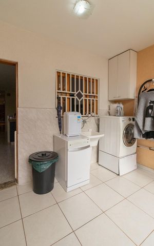 Casa à venda com 164m², 3 quartos e 4 vagasÁrea de Serviço