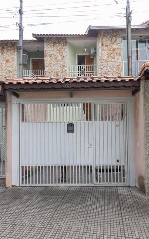 Casa à venda com 164m², 3 quartos e 4 vagasFachada