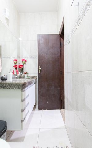 Casa à venda com 360m², 4 quartos e 2 vagas Casa à venda com 360m², 4 quartos e 2 vagasBanheiro Social