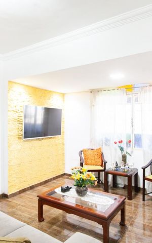 Casa à venda com 360m², 4 quartos e 2 vagas Casa à venda com 360m², 4 quartos e 2 vagasSala