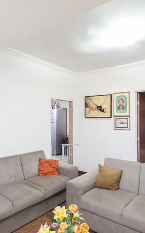 Casa à venda com 360m², 4 quartos e 2 vagas Casa à venda com 360m², 4 quartos e 2 vagasSala
