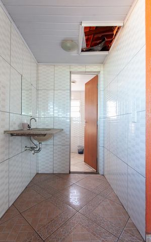 Casa à venda com 360m², 4 quartos e 2 vagas Casa à venda com 360m², 4 quartos e 2 vagasBanheiro de Serviço