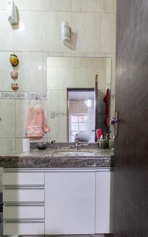 Casa à venda com 360m², 4 quartos e 2 vagas Casa à venda com 360m², 4 quartos e 2 vagasBanheiro Social