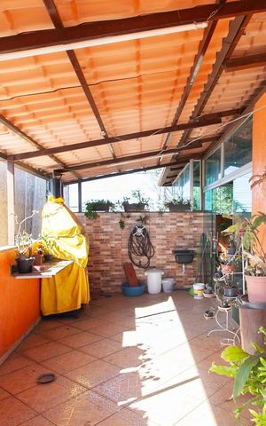 Casa à venda com 360m², 4 quartos e 2 vagas Casa à venda com 360m², 4 quartos e 2 vagasTerraço