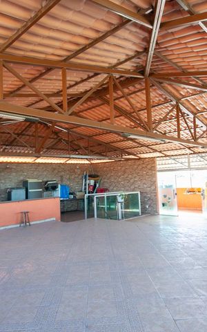 Casa à venda com 360m², 4 quartos e 2 vagas Casa à venda com 360m², 4 quartos e 2 vagasTerraço