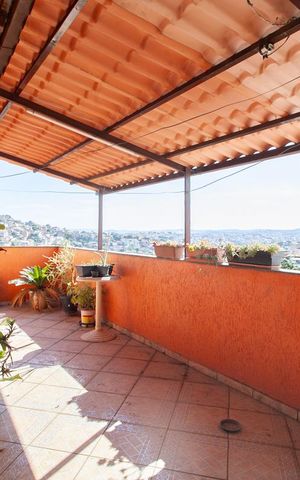 Casa à venda com 360m², 4 quartos e 2 vagas Casa à venda com 360m², 4 quartos e 2 vagasTerraço