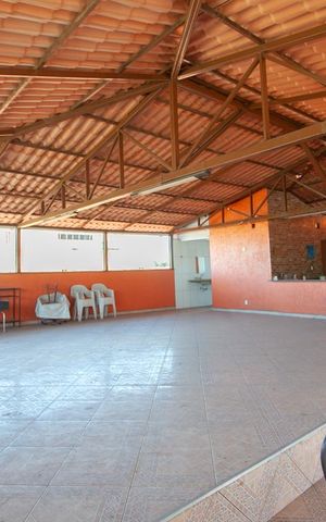 Casa à venda com 360m², 4 quartos e 2 vagas Casa à venda com 360m², 4 quartos e 2 vagasTerraço