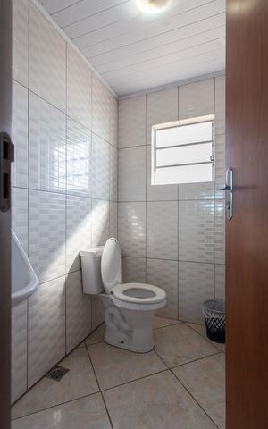 Casa à venda com 360m², 4 quartos e 2 vagas Casa à venda com 360m², 4 quartos e 2 vagasBanheiro de Serviço