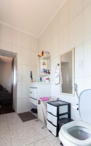 Casa à venda com 360m², 4 quartos e 2 vagas Casa à venda com 360m², 4 quartos e 2 vagasBanheiro da Suíte 2