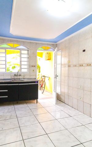 Casa à venda com 180m², 5 quartos e 2 vagas Casa à venda com 180m², 5 quartos e 2 vagasCozinha- casa 2