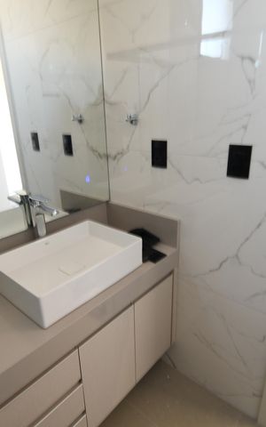 Casa de condomínio à venda com 420m², 5 quartos e 4 vagasBanheiro 2