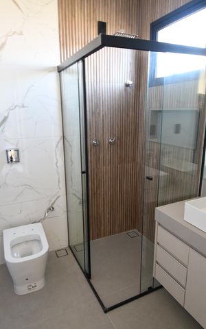 Casa de condomínio à venda com 420m², 5 quartos e 4 vagasBanheiro 2