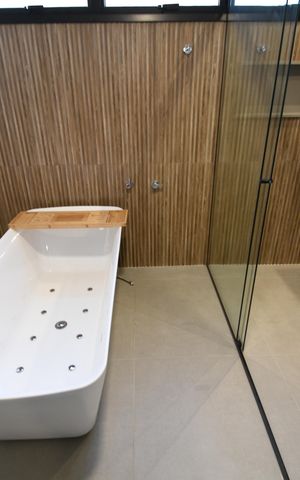 Casa de condomínio à venda com 420m², 5 quartos e 4 vagasBanheiro 1