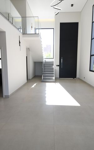Casa de condomínio à venda com 420m², 5 quartos e 4 vagasSala