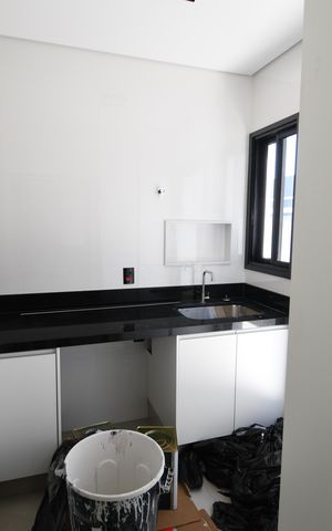Casa de condomínio à venda com 420m², 5 quartos e 4 vagasÁrea de Serviço