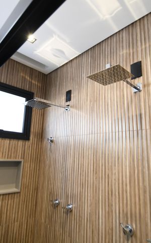 Casa de condomínio à venda com 420m², 5 quartos e 4 vagasBanheiro 1