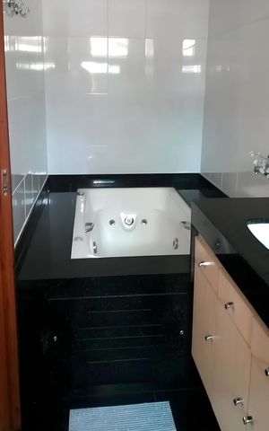 Casa à venda com 100m², 3 quartos e 5 vagas