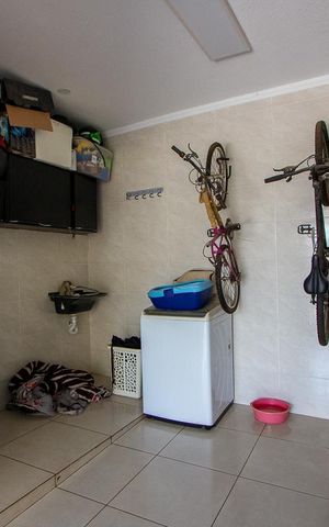 Casa à venda com 72m², 2 quartos e 3 vagas Casa à venda com 72m², 2 quartos e 3 vagasÁrea de serviço