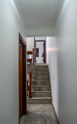 Casa à venda com 150m², 3 quartos e 2 vagas Casa à venda com 150m², 3 quartos e 2 vagasCorredor