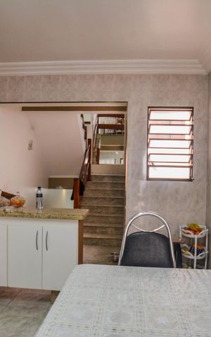 Casa à venda com 150m², 3 quartos e 2 vagas Casa à venda com 150m², 3 quartos e 2 vagasCozinha