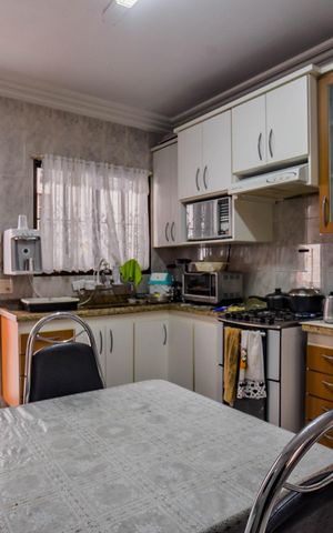 Casa à venda com 150m², 3 quartos e 2 vagas Casa à venda com 150m², 3 quartos e 2 vagasCozinha