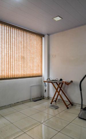 Casa à venda com 150m², 3 quartos e 2 vagas Casa à venda com 150m², 3 quartos e 2 vagasEscritório