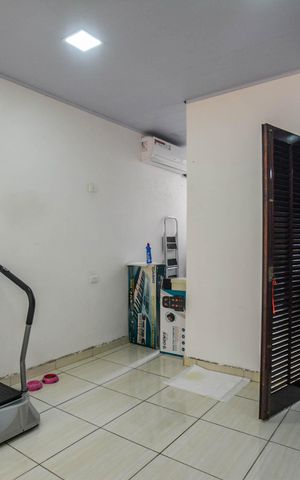 Casa à venda com 150m², 3 quartos e 2 vagas Casa à venda com 150m², 3 quartos e 2 vagasEscritório