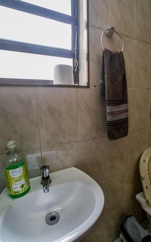 Casa à venda com 150m², 3 quartos e 2 vagas Casa à venda com 150m², 3 quartos e 2 vagasLavabo