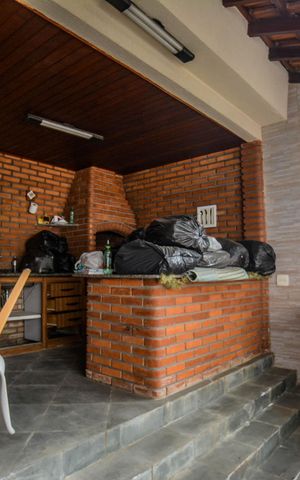 Casa à venda com 150m², 3 quartos e 2 vagas Casa à venda com 150m², 3 quartos e 2 vagasÁrea gourmet