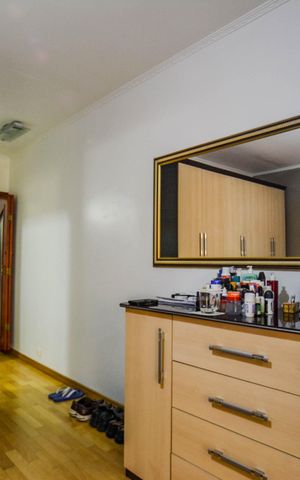 Casa à venda com 150m², 3 quartos e 2 vagas Casa à venda com 150m², 3 quartos e 2 vagas Suíte