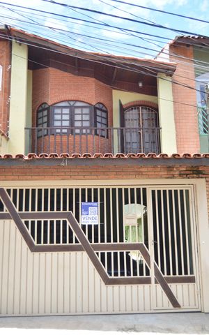 Casa à venda com 125m², 3 quartos e 2 vagasFachada