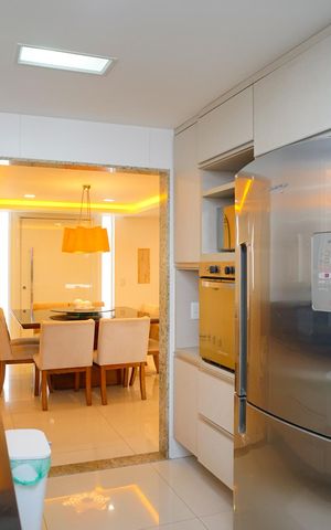 Casa à venda com 585m², 4 quartos e 3 vagas Casa à venda com 585m², 4 quartos e 3 vagasCozinha