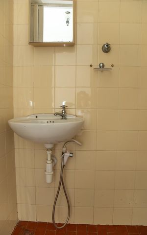 Casa à venda com 130m², 3 quartos e 2 vagas Casa à venda com 130m², 3 quartos e 2 vagasBanheiro de serviço