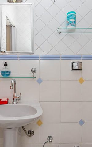 Casa à venda com 290m², 4 quartos e 3 vagasCasa- Banheiro 