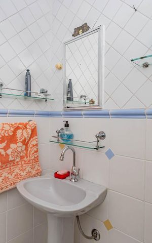 Casa à venda com 290m², 4 quartos e 3 vagasCasa- Banheiro 