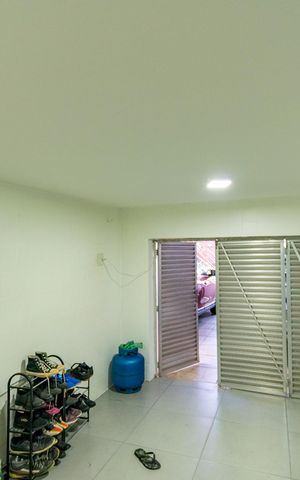 Casa à venda com 177m², 3 quartos e 2 vagas Casa à venda com 177m², 3 quartos e 2 vagasPorão